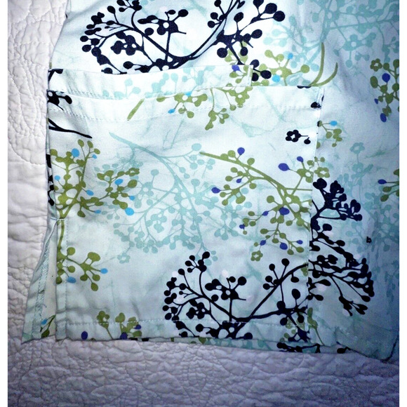 SB Scrub Top V Neck Cotton Elastic Back 3 Pocket Blue Floral Women's S Nursing - Picture 7 of 7